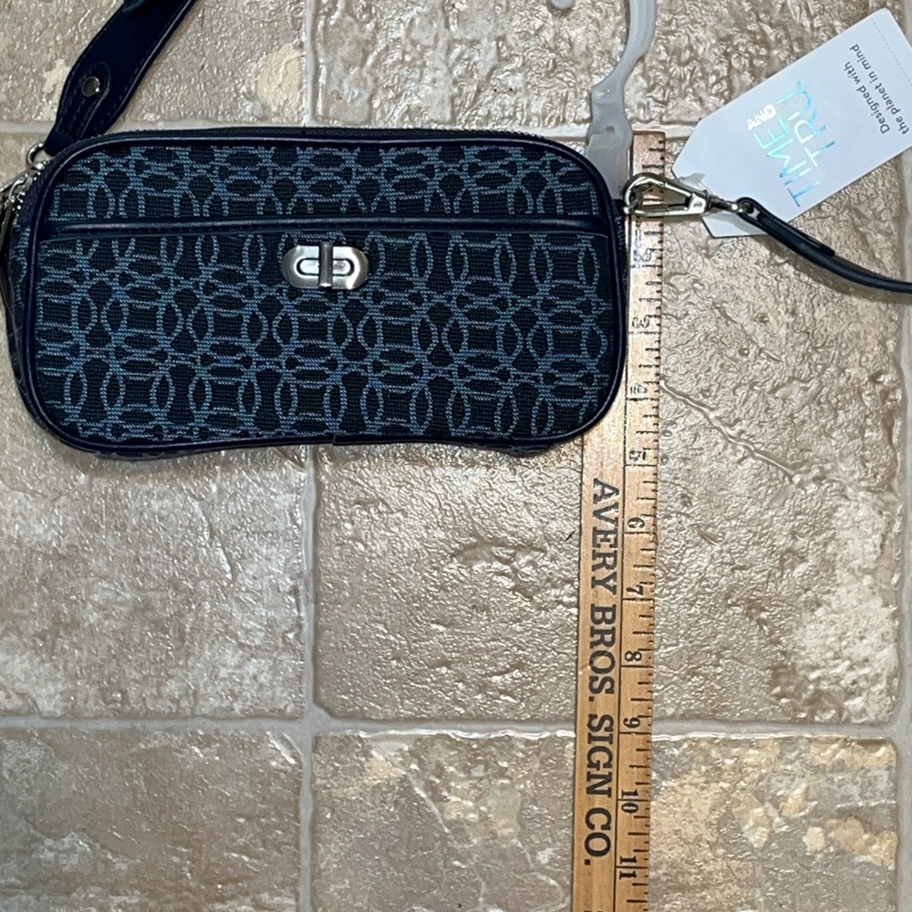 **Last chance** NWT Time and Tru Navy Crossbody Bag - Picture 5 of 9